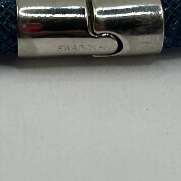 New in box Swarovski stardust bracelet in blue - Picture 3 of 4